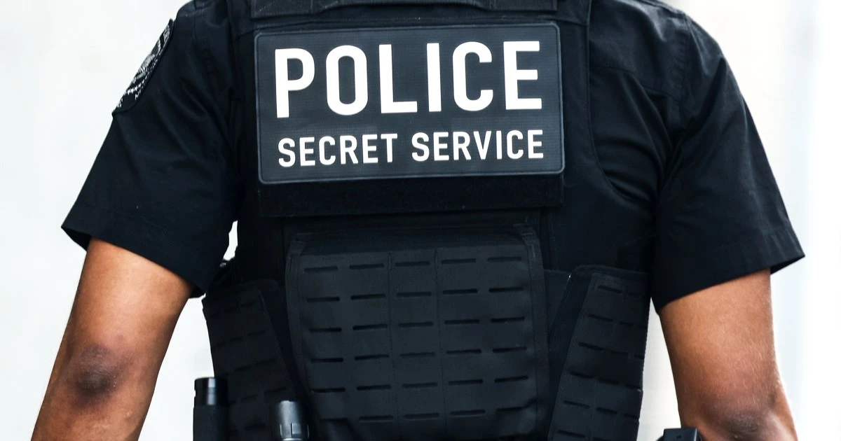 Secret Service agents dismantle system used to convey assassination threats 