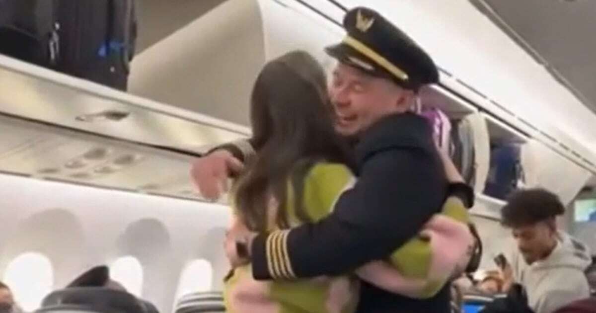 United pilot embraces his bone marrow donor after learning she was a passenger on his flight  