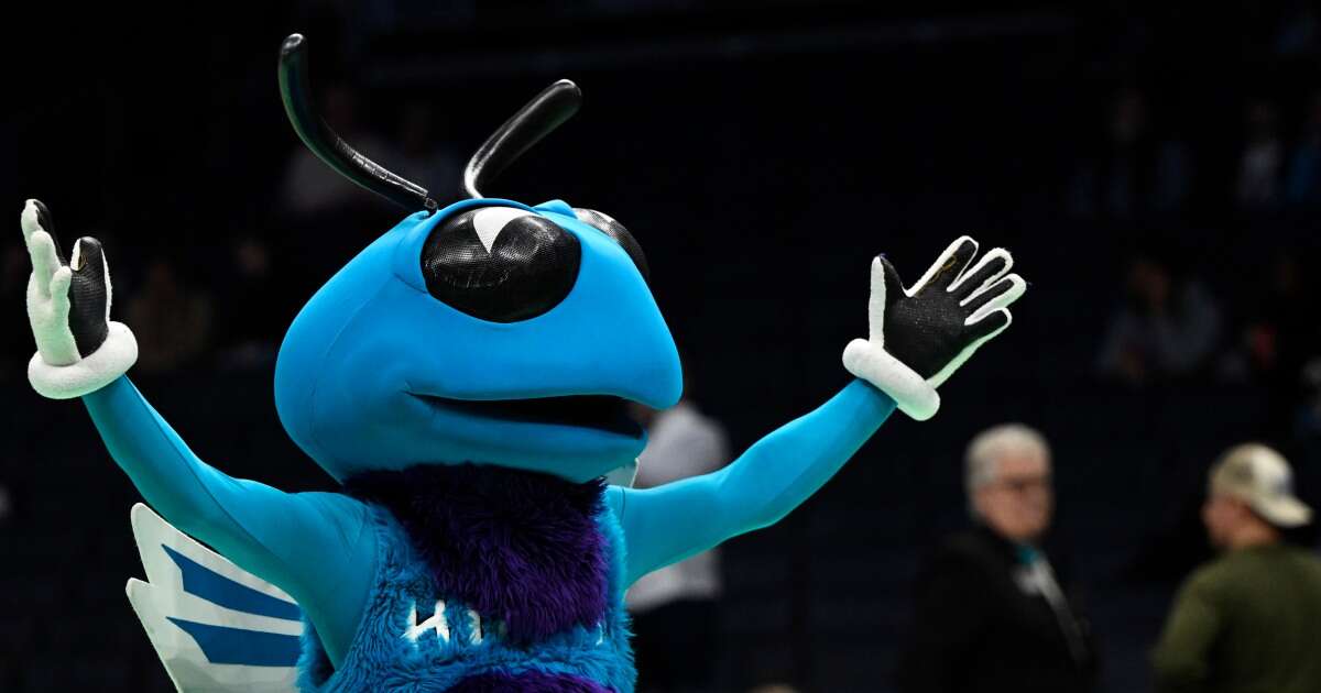 Charlotte Hornets apologize after taking back PlayStation 5 gifted to teen fan during game