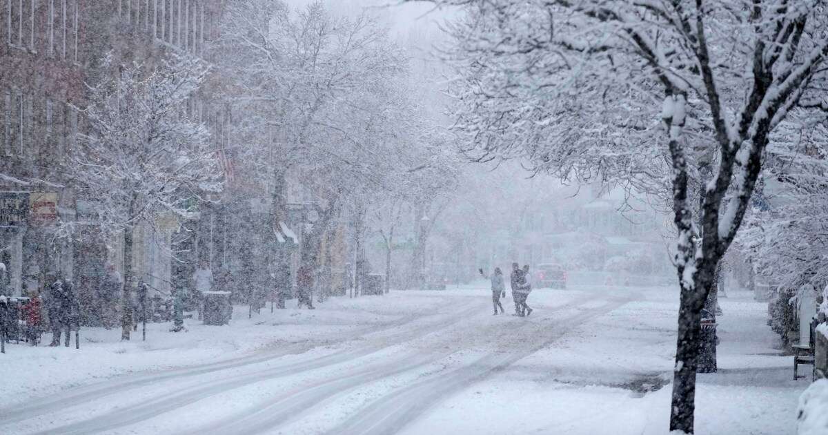 Snow could dash holiday weekend travel for the Great Lakes, while the South is under a freeze watch