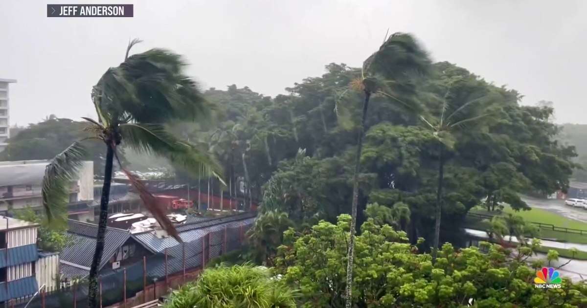 Hurricane Hone passes near Hawaii as flash floods prompt rescues in Grand Canyon