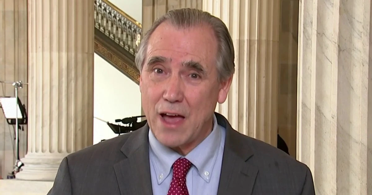 Senators face ‘two difficult choices’ over crunch to avoid government shutdown, says Dem. senator