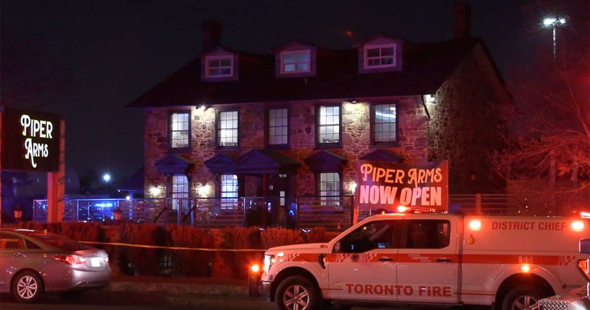 Police looking for suspects behind shooting at Toronto pub