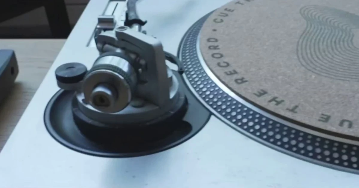 Non-Profit creates community through vinyl record listening sessions
