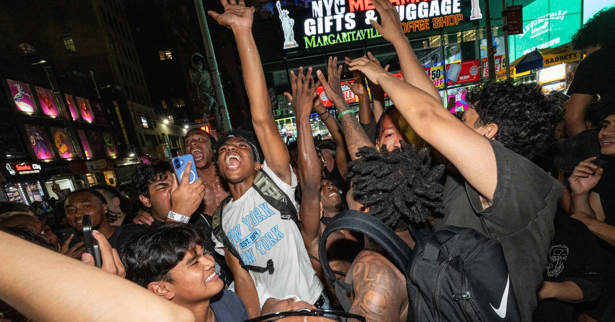 Knicks fans celebrate historic comeback in Game 4