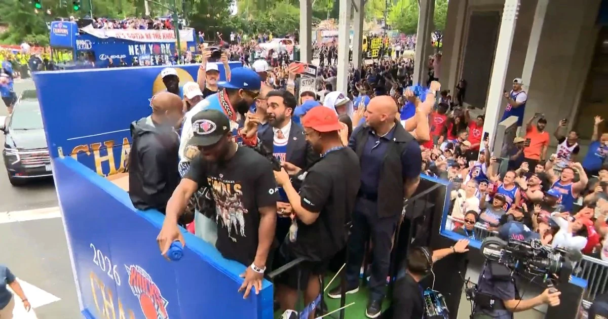 Mamdani dances with Karl-Anthony Towns during Knicks parade in New York City