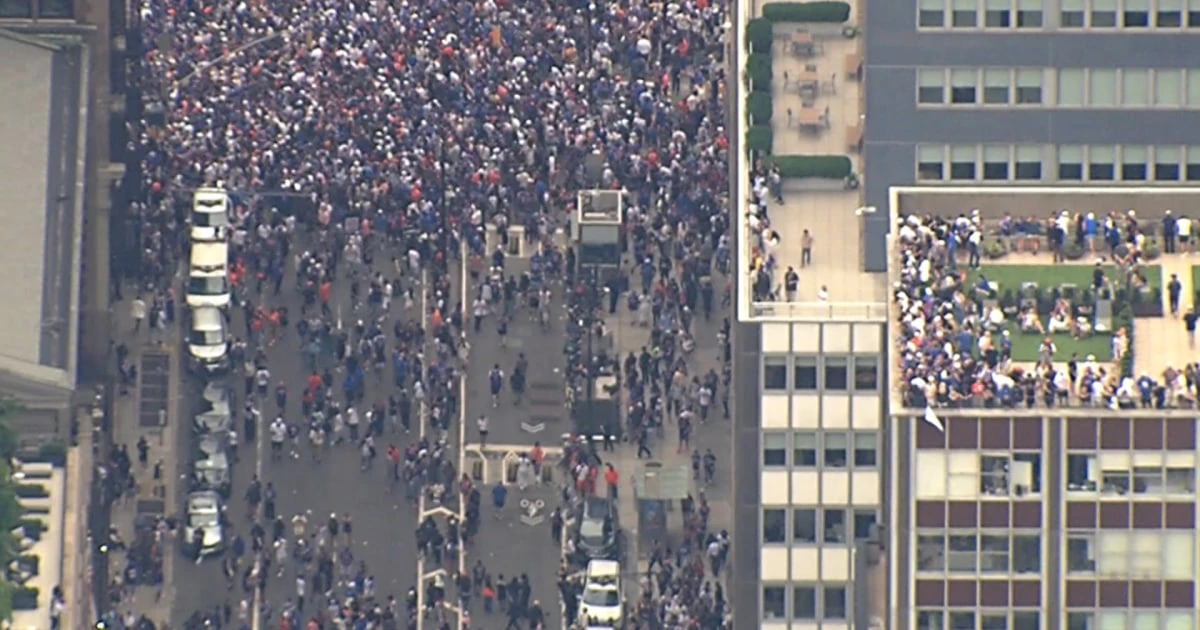 Aerials capture huge crowds unable to enter Knicks viewing parade