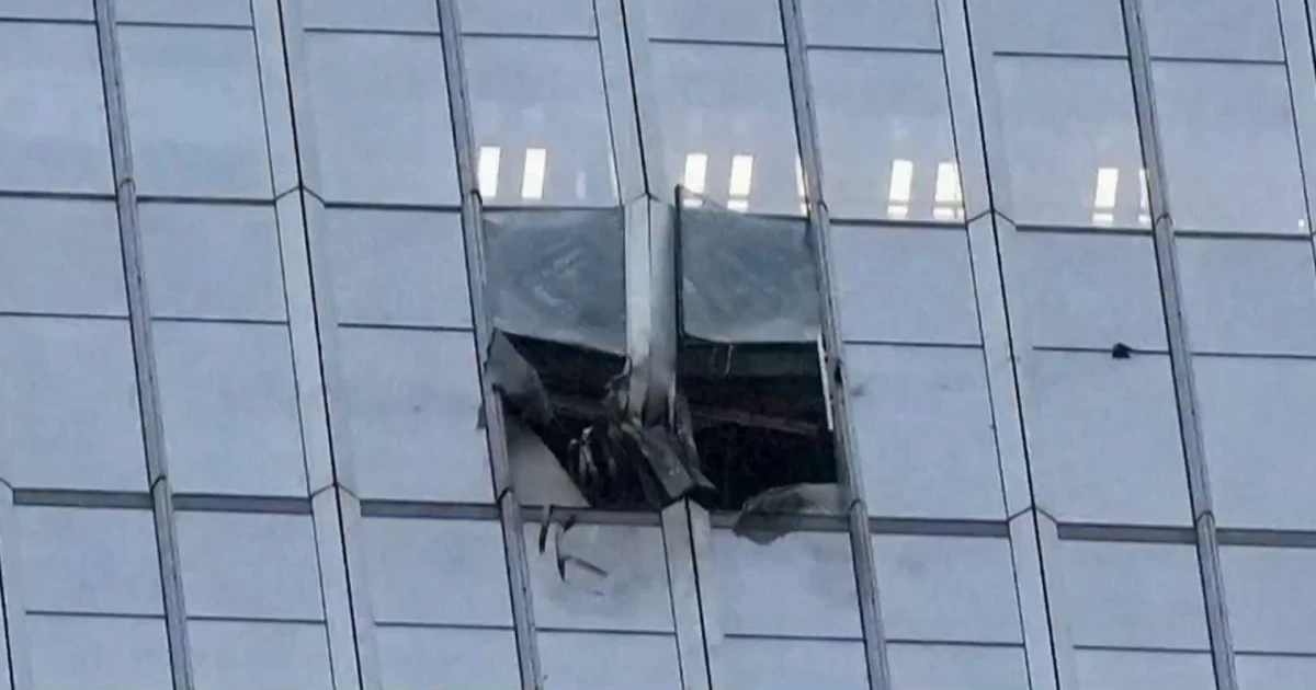 Aircraft crashes into a Beijing skyscraper