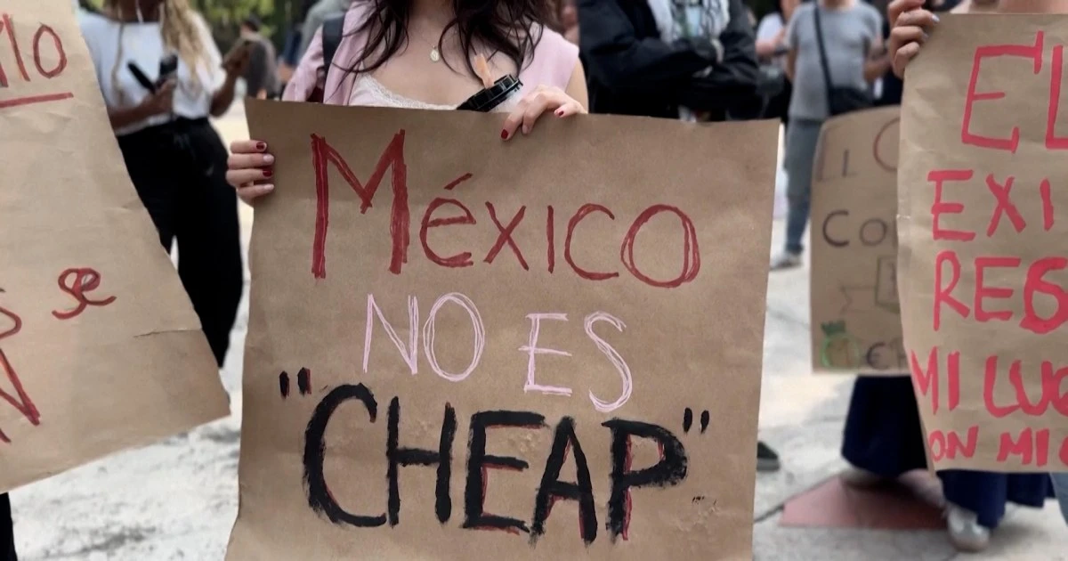 Protests against gentrification, U.S. migration lead to vandalism in Mexico