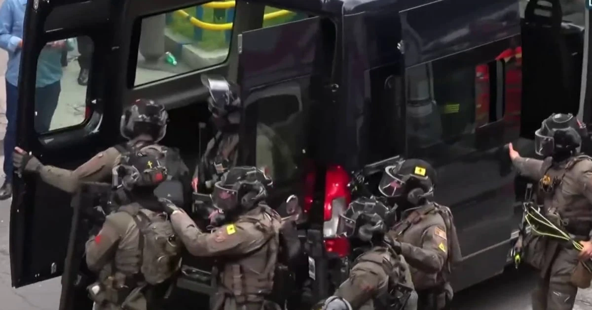 Manhunt underway after bank heist in Italy holds 25 people hostage