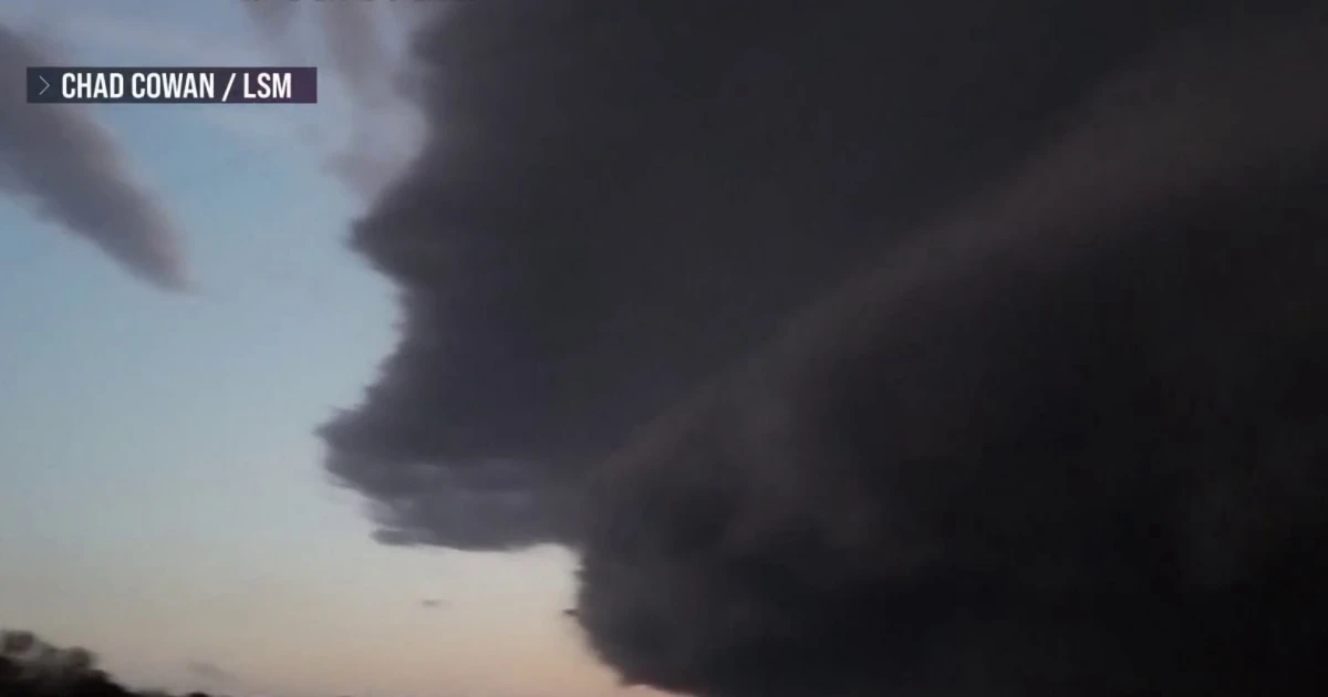 Massive tornadoes tear across Midwest