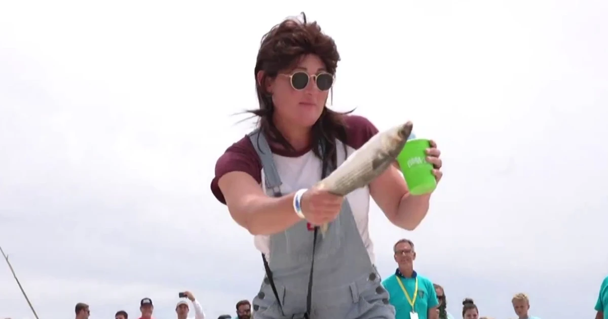 Thousands gather for annual Mullet Toss at iconic bar on Alabama-Florida state line