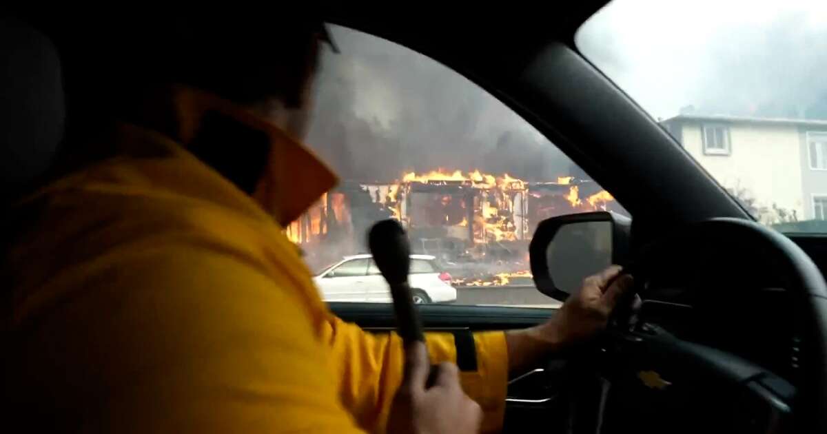 Gadi Schwartz drives through ‘nonstop destruction’ of Pacific Palisades wildfire