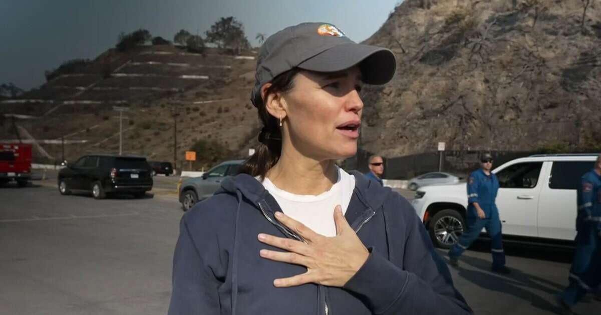 Jennifer Garner using 'celebrity privilege' to aid Californians affected by wildfires