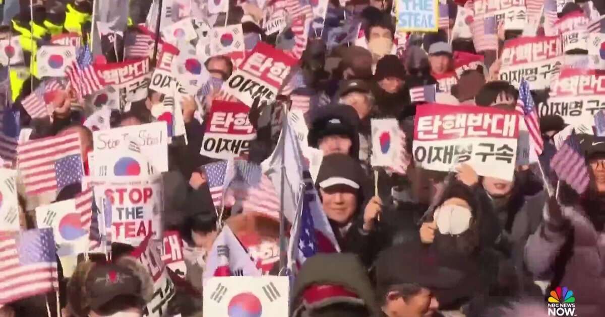 Supporters rally as South Korean authorities fail to arrest president