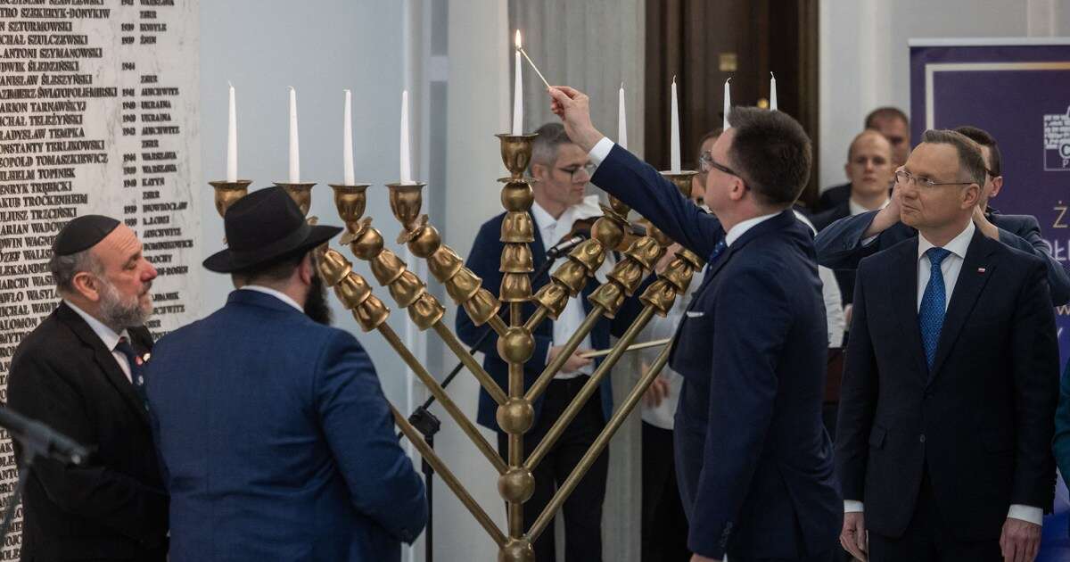 Polish Hanukkah candles relit after far-right fire extinguisher incident