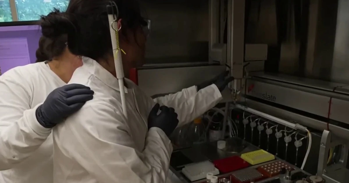 College in Texas helps visually impaired students study chemistry in lab
