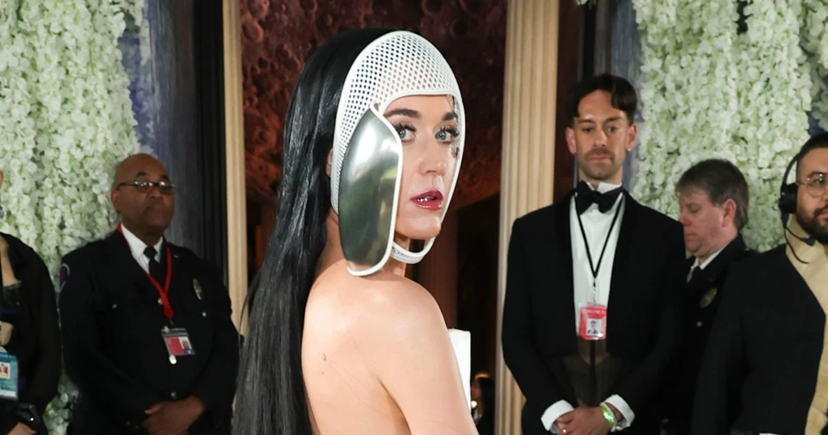 Katy Perry gives fans look behind mask