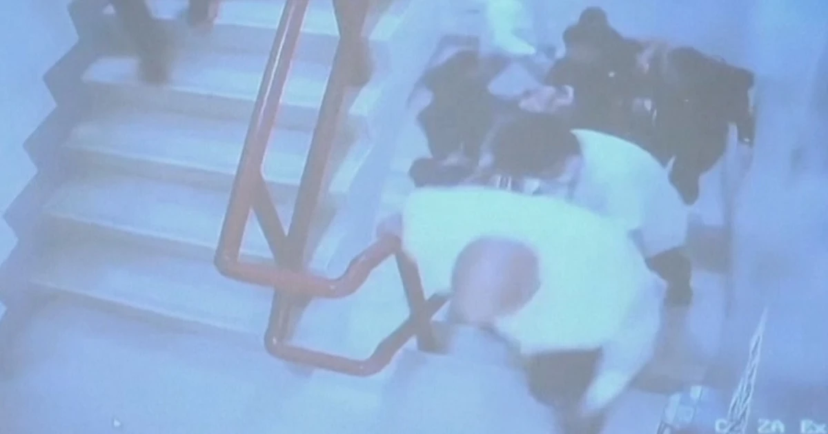 Watch: Philippine senator chased by police after arrest warrant issued