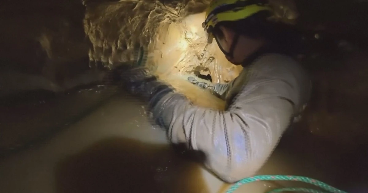 5 people stuck in Laos cave found alive, 2 still missing