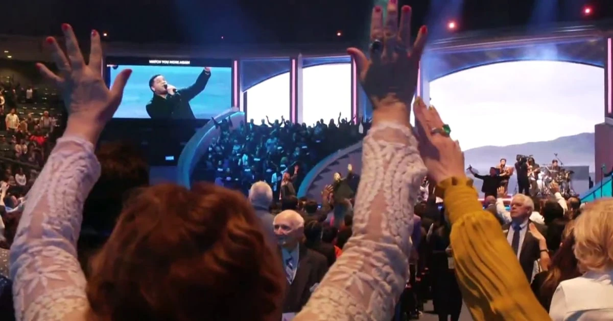 Joel Osteen holds first Sunday service at Lakewood Church since shooting