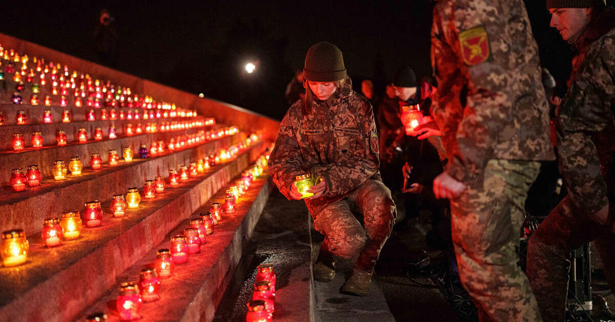 Kyiv residents light 1,000 candles to mark Ukraine war milestone