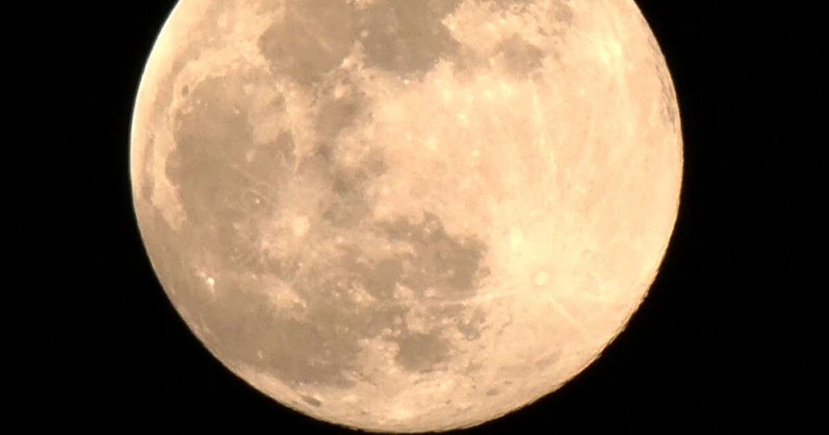 Beaver Moon shines brightly over Asia and North Africa