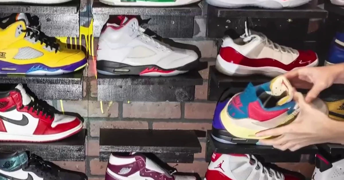 12 indicted in $2 million Nike shoe thefts