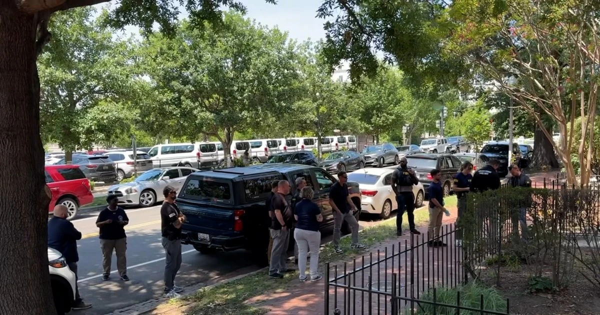 FBI agents search Sen. Lindsey Graham's D.C. residence