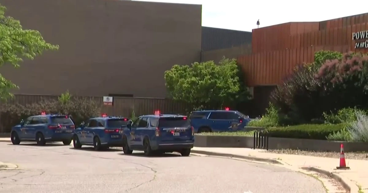 At least two people dead after Michigan mall shooting