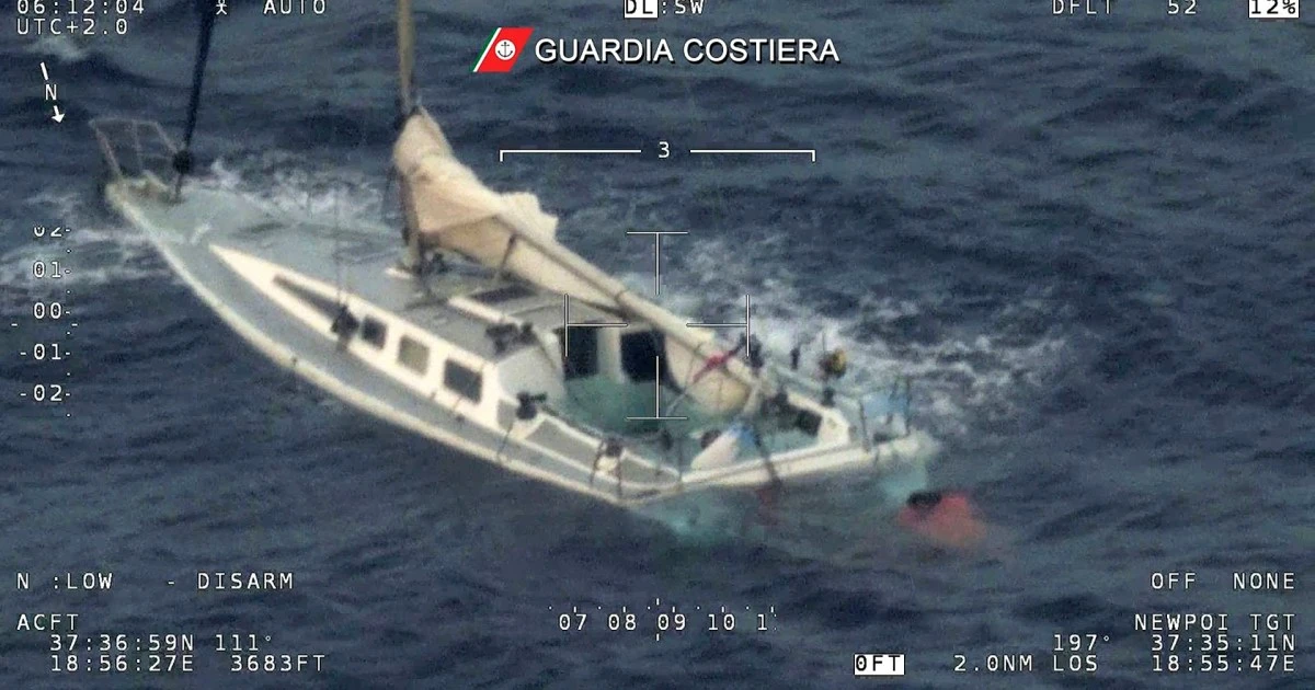 Video shows migrant boat sinking off southern Italy