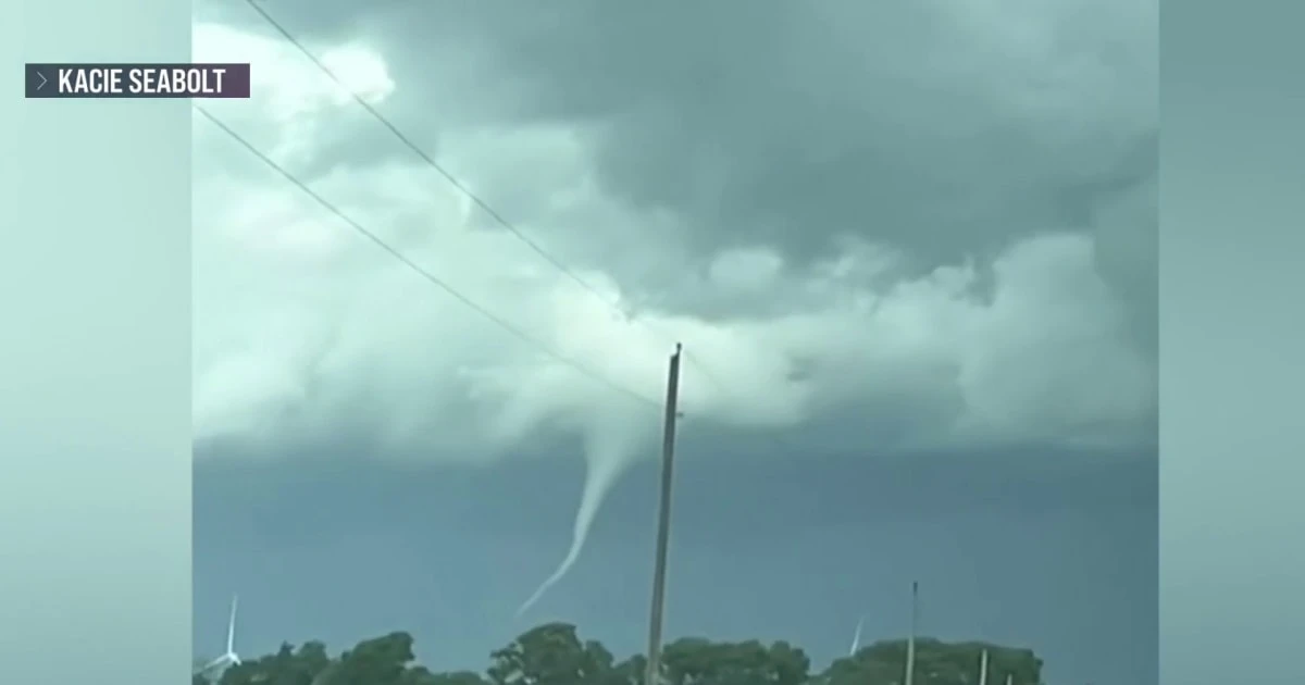 Destructive tornado outbreak rips across Midwest