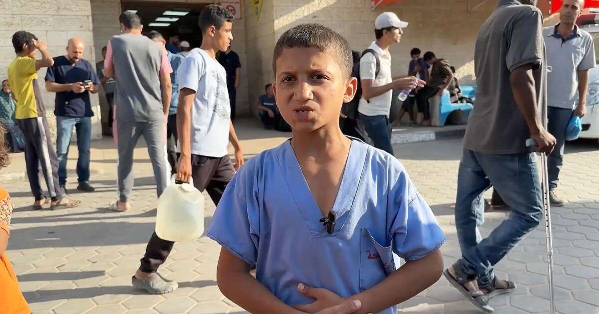 10-year-old ‘Ziko’ volunteers at Gaza hospital