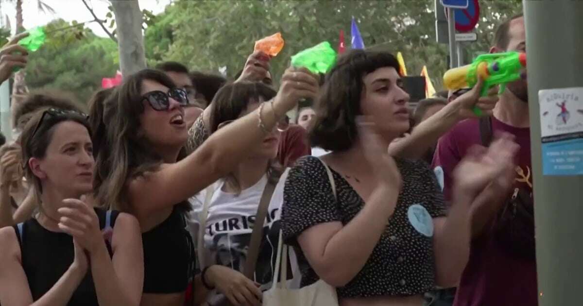 Thousands join anti-tourism protests in Barcelona