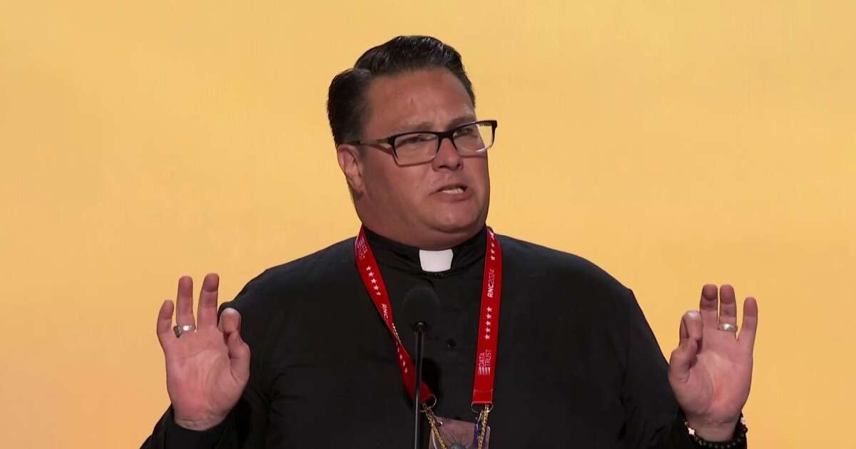 'You're gonna be so blessed': Pastor imitates Trump for RNC benediction