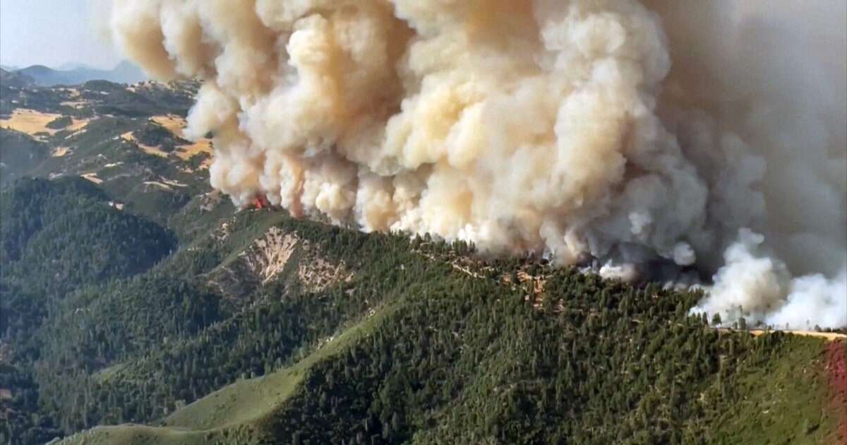 Aerial video shows large smoke plumes over California's Lake Fire