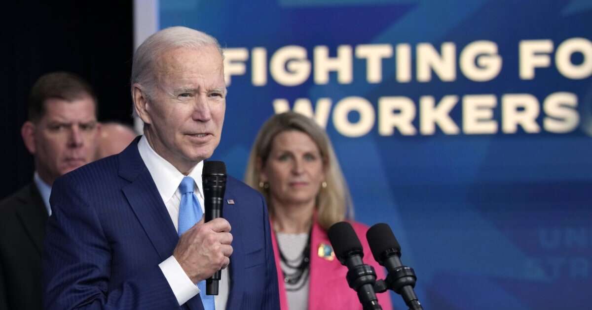 Democratic lawmakers meet on 2024 election as pressure mounts for Biden