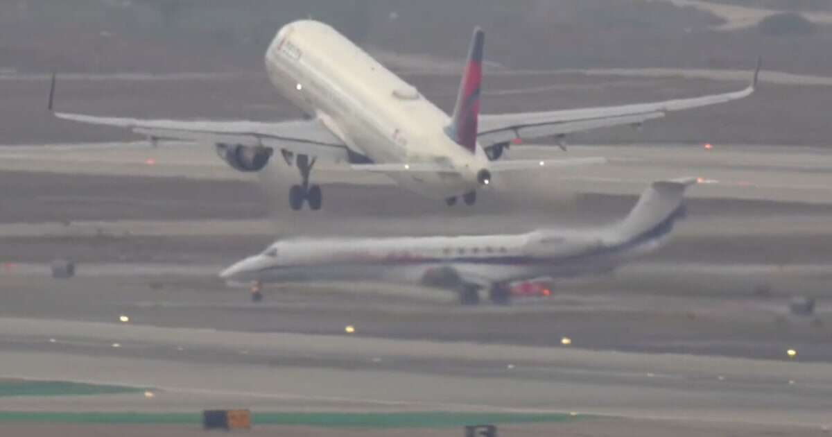 Video shows close call between Gonzaga men’s basketball plane, Delta flight