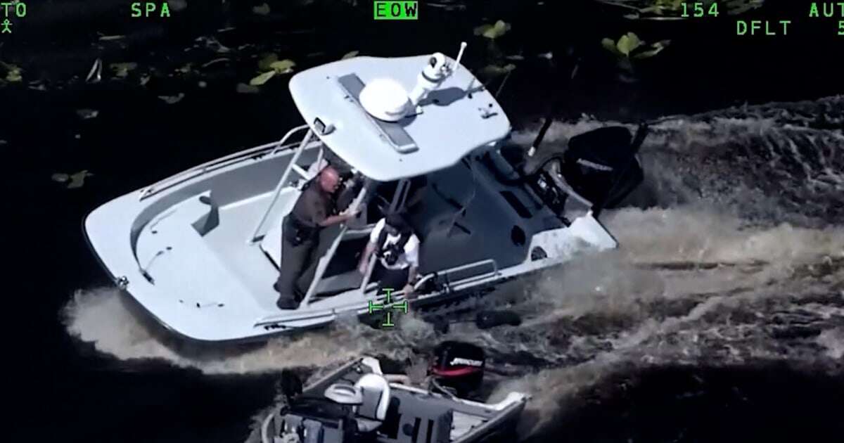 Video shows Florida first responders rescuing unresponsive man in boat