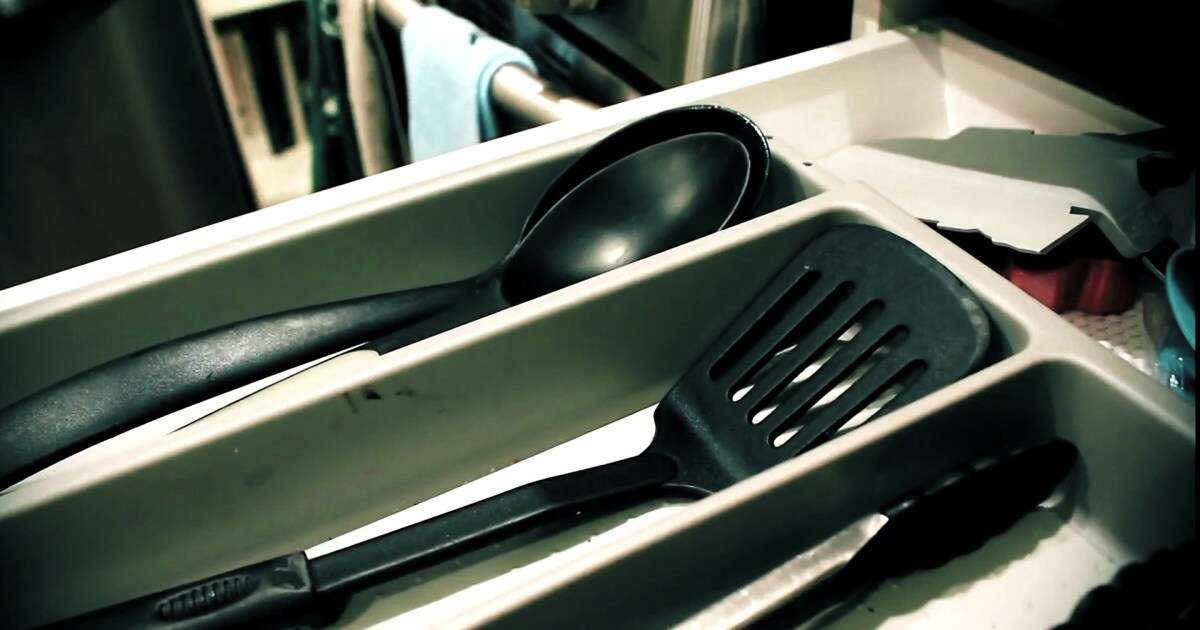 Do black plastic utensils pose a health risk?