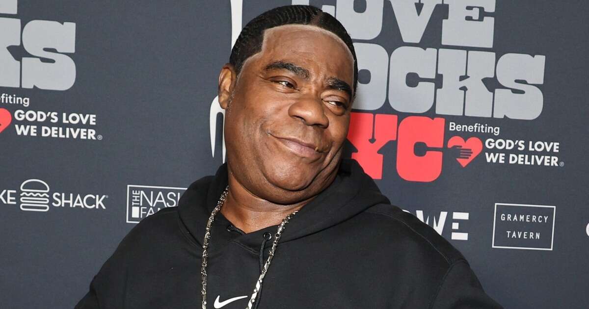 Tracy Morgan receives medical attention at New York Knicks game