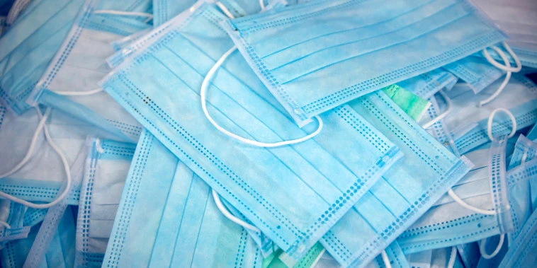 After 781 students must quarantine, Texas school district requires masks