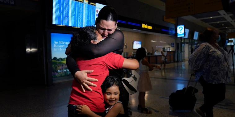 US gives more asylum-seekers waiting in Mexico another shot