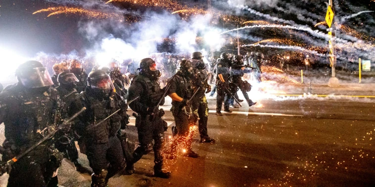 Entire Portland police crowd control unit resigns after officer is indicted