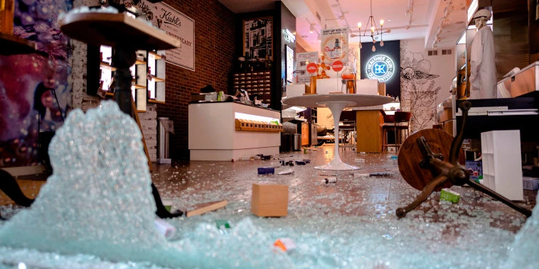 Charges dropped for hundreds of alleged looters in New York City