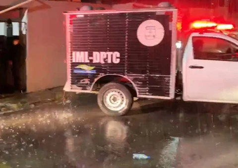 Pistoleiros invadem vila e matam morador com 5 tiros em Manaus