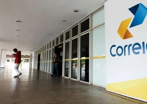 Correios começam a transportar cargas pelo mar e têm parada em Manaus