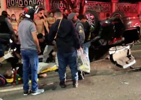 Acidente: Carro capota e duas pessoas ficam feridas na estrada da Ponta Negra