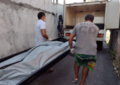 Idosa morta pelo filho em Manaus foi decapitada e esquartejada, diz polícia