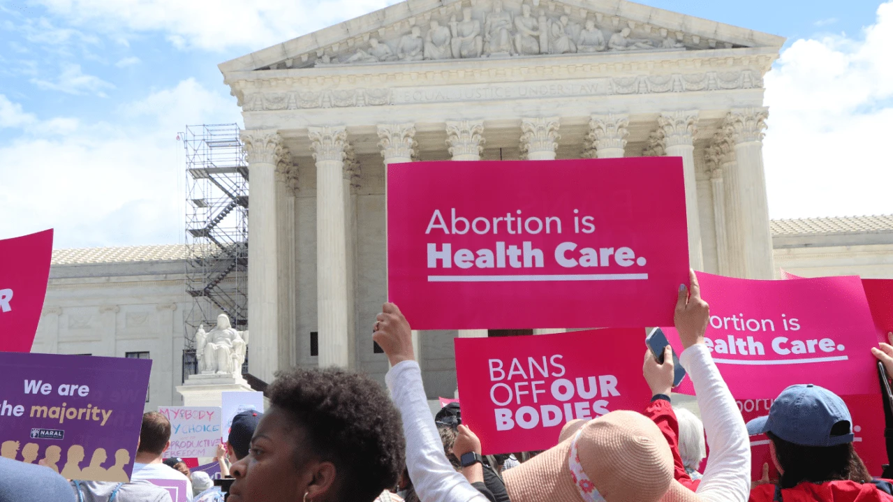 Supreme Court keeps intact law banning ‘sidewalk counselors’ at abortion clinics